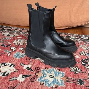 Ganni Black Mid Chelsea Boots - size 41
Retail for $495 - selling for $395